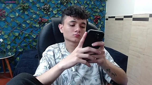 Snapshot of Waturox chatting on 02-03-25, 07:31 Waturox online show from 02-03-25, 07:31