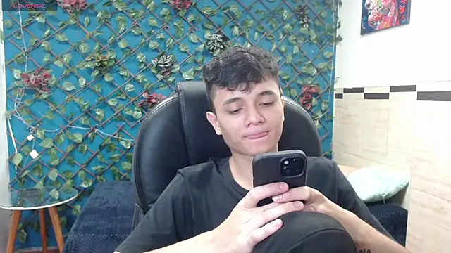 Snapshot of Waturox chatting on 02-06-25, 08:02 Waturox online show from 02-06-25, 08:02