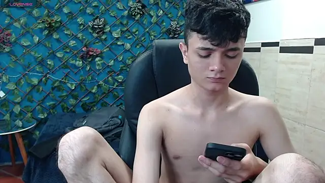 Snapshot of Waturox chatting on 02-06-25, 11:04 Waturox online show from 02-06-25, 11:04