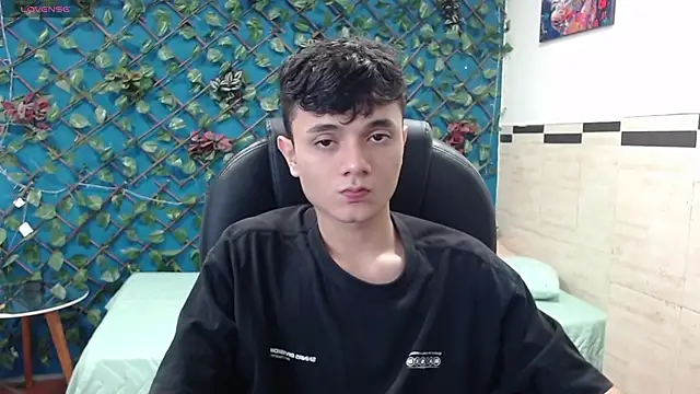 Snapshot of Waturox chatting on 02-10-25, 07:38 Waturox online show from 02-10-25, 07:38