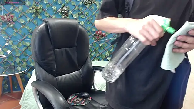 Snapshot of Waturox chatting on 02-11-25, 01:41 Waturox online show from 02-11-25, 01:41