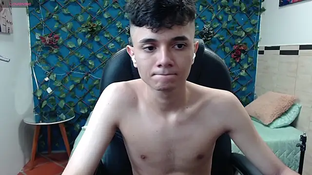 Snapshot of Waturox chatting on 02-17-25, 07:31 Waturox online show from 02-17-25, 07:31