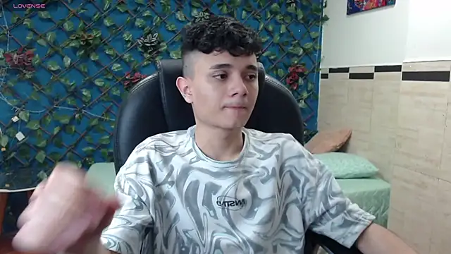 Snapshot of Waturox chatting on 02-20-25, 07:30 Waturox online show from 02-20-25, 07:30