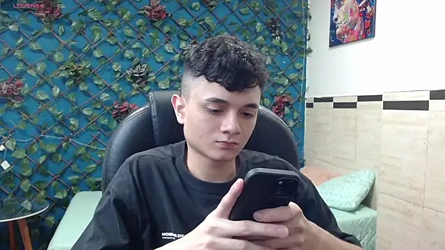 Snapshot of Waturox chatting on 02-21-25, 07:32 Waturox online show from 02-21-25, 07:32