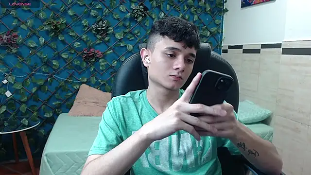 Snapshot of Waturox chatting on 02-25-25, 07:25 Waturox online show from 02-25-25, 07:25