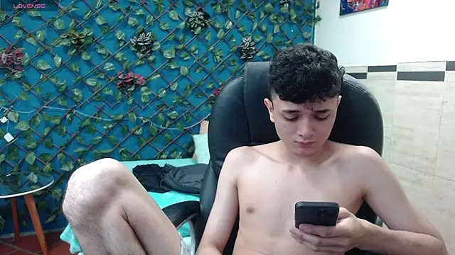 Snapshot of Waturox chatting on 02-28-25, 07:14 Waturox online show from 02-28-25, 07:14