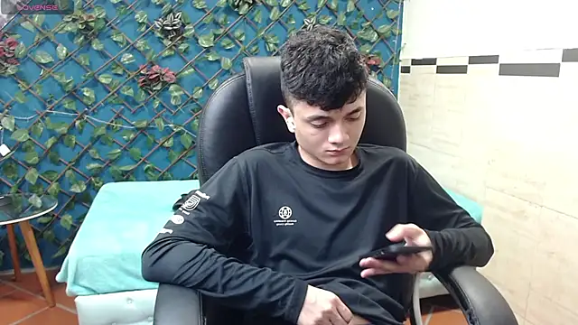 Snapshot of Waturox chatting on 03-01-25, 01:22 Waturox online show from 03-01-25, 01:22