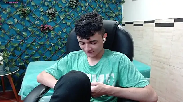 Snapshot of Waturox chatting on 03-03-25, 07:06 Waturox online show from 03-03-25, 07:06