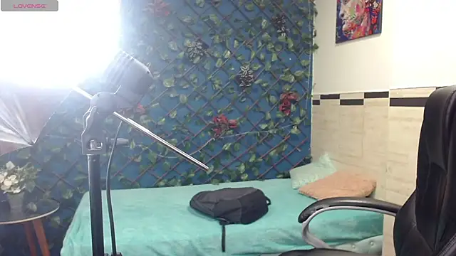 Snapshot of Waturox chatting on 03-06-25, 01:05 Waturox online show from 03-06-25, 01:05