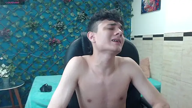 Snapshot of Waturox chatting on 03-06-25, 10:15 Waturox online show from 03-06-25, 10:15