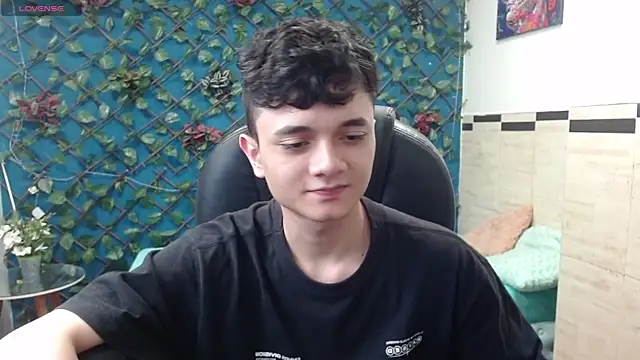 Snapshot of Waturox chatting on 03-07-25, 07:38 Waturox online show from 03-07-25, 07:38