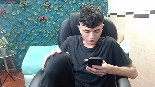 Snapshot of Waturox chatting on 03-08-25, 06:58 Waturox online show from 03-08-25, 06:58