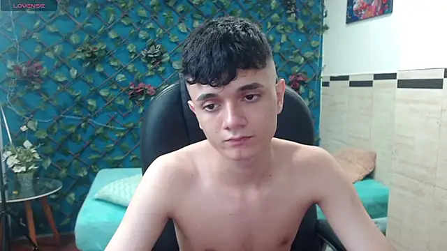 Snapshot of Waturox chatting on 03-08-25, 10:02 Waturox online show from 03-08-25, 10:02