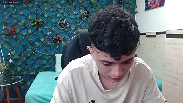 Snapshot of Waturox chatting on 03-11-25, 07:03 Waturox online show from 03-11-25, 07:03