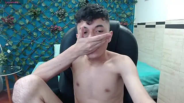 Snapshot of Waturox chatting on 03-11-25, 10:09 Waturox online show from 03-11-25, 10:09