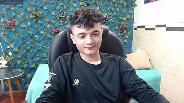 Snapshot of Waturox chatting on 03-14-25, 07:01 Waturox online show from 03-14-25, 07:01