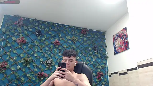 Snapshot of Waturox chatting on 03-14-25, 10:05 Waturox online show from 03-14-25, 10:05