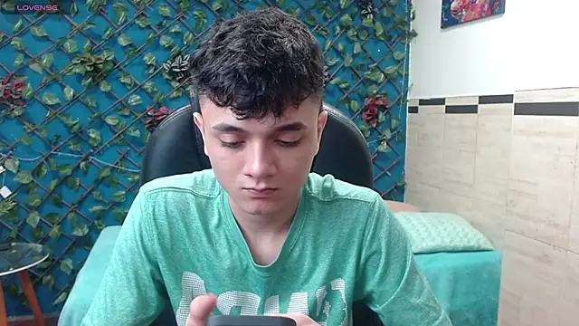 Snapshot of Waturox chatting on 03-15-25, 07:16 Waturox online show from 03-15-25, 07:16