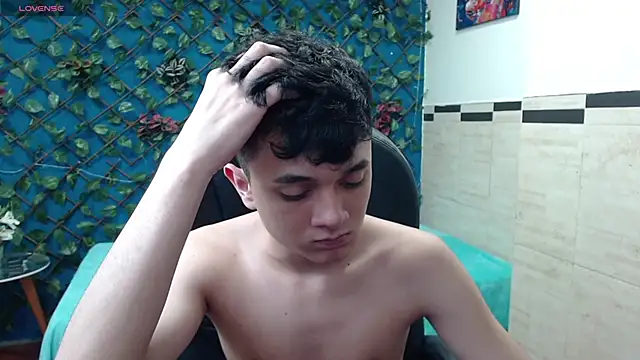 Snapshot of Waturox chatting on 03-20-25, 01:13 Waturox online show from 03-20-25, 01:13