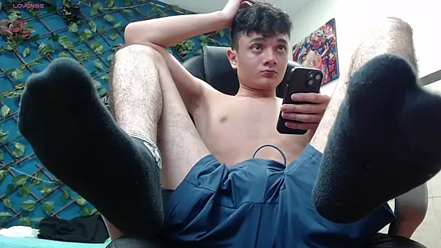 Snapshot of Waturox chatting on 03-21-25, 01:24 Waturox online show from 03-21-25, 01:24