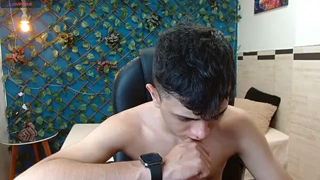 Snapshot of Waturox chatting on 09-08-25, 07:24 Waturox online show from 09-08-25, 07:24