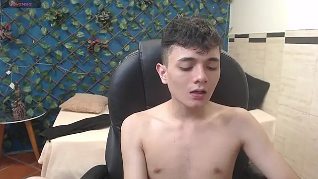 Snapshot of Waturox chatting on 09-10-25, 07:14 Waturox online show from 09-10-25, 07:14