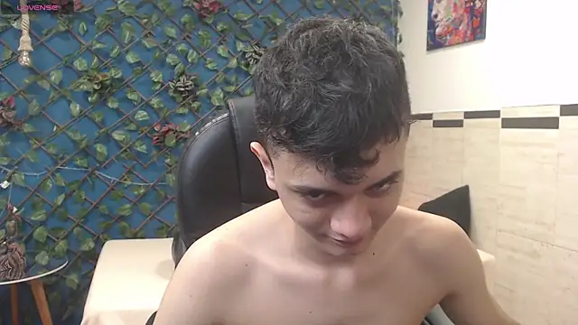 Snapshot of Waturox chatting on 09-12-25, 08:42 Waturox online show from 09-12-25, 08:42