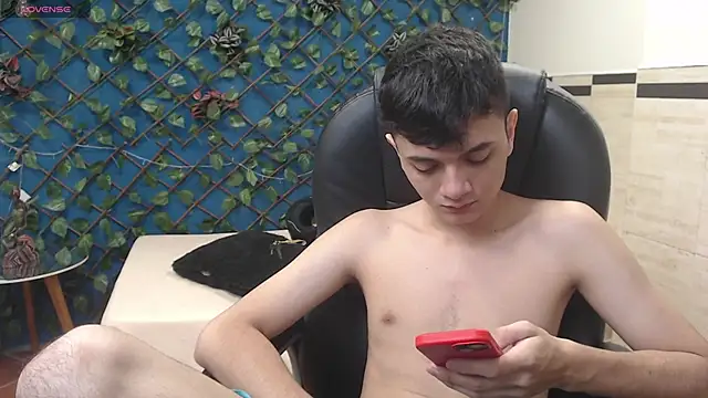 Snapshot of Waturox chatting on 09-16-25, 07:04 Waturox online show from 09-16-25, 07:04