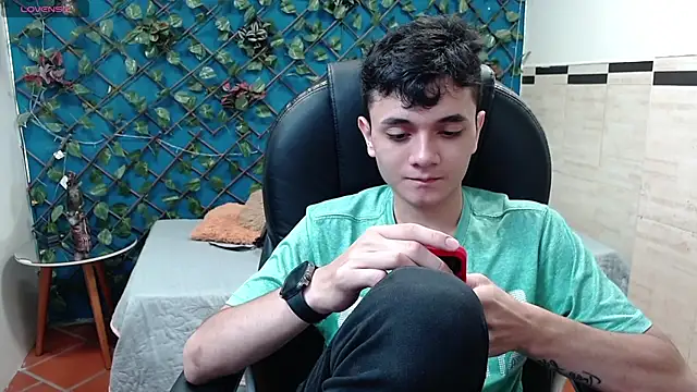 Snapshot of Waturox chatting on 09-22-25, 07:49 Waturox online show from 09-22-25, 07:49