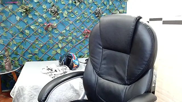 Snapshot of Waturox chatting on 09-24-25, 07:17 Waturox online show from 09-24-25, 07:17