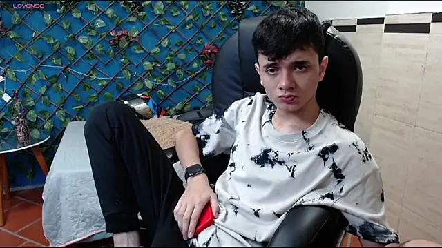 Snapshot of Waturox chatting on 09-29-25, 07:30 Waturox online show from 09-29-25, 07:30