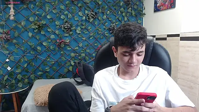 Snapshot of Waturox chatting on 10-01-25, 06:47 Waturox online show from 10-01-25, 06:47