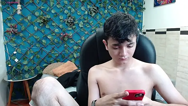 Snapshot of Waturox chatting on 10-04-25, 07:23 Waturox online show from 10-04-25, 07:23