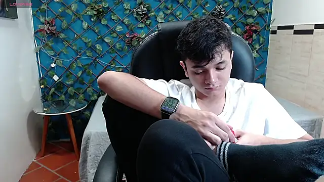 Snapshot of Waturox chatting on 10-08-25, 07:22 Waturox online show from 10-08-25, 07:22