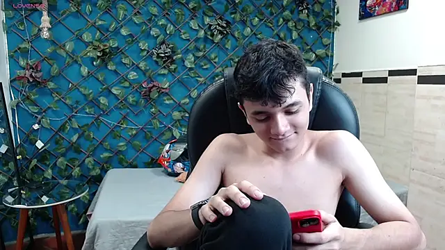 Snapshot of Waturox chatting on 10-11-25, 07:01 Waturox online show from 10-11-25, 07:01