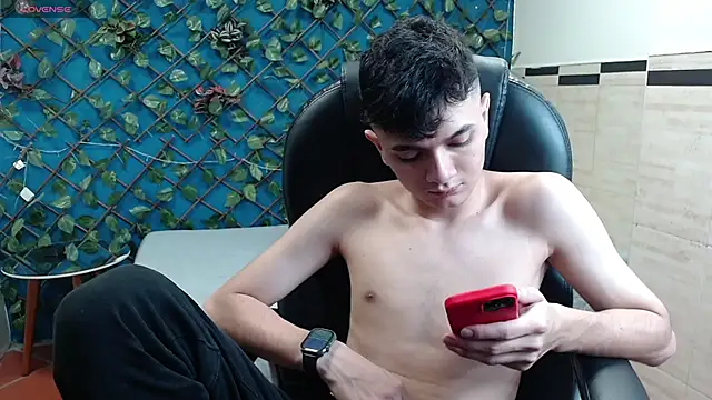 Snapshot of Waturox chatting on 10-20-25, 07:25 Waturox online show from 10-20-25, 07:25