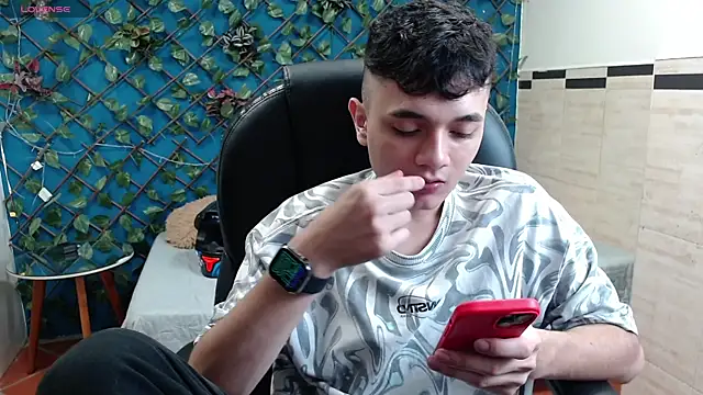 Snapshot of Waturox chatting on 10-22-25, 07:24 Waturox online show from 10-22-25, 07:24