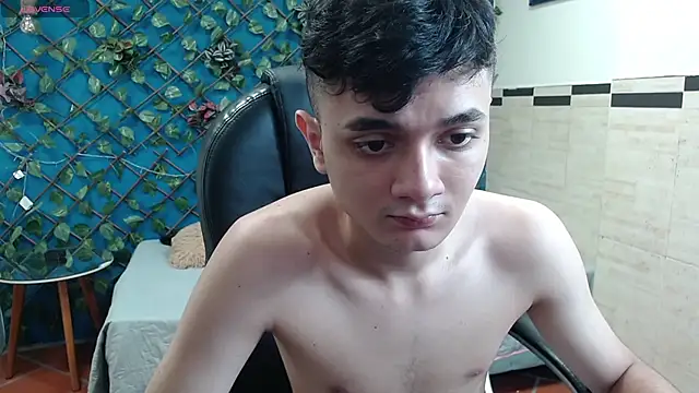 Snapshot of Waturox chatting on 10-24-25, 07:32 Waturox online show from 10-24-25, 07:32