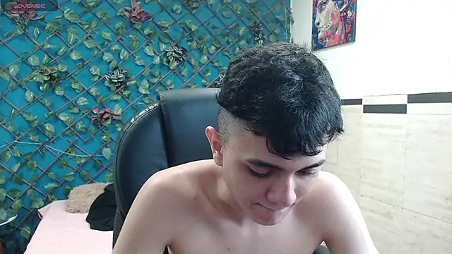 Snapshot of Waturox chatting on 10-25-25, 08:36 Waturox online show from 10-25-25, 08:36