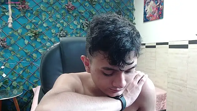 Snapshot of Waturox chatting on 10-29-25, 07:37 Waturox online show from 10-29-25, 07:37