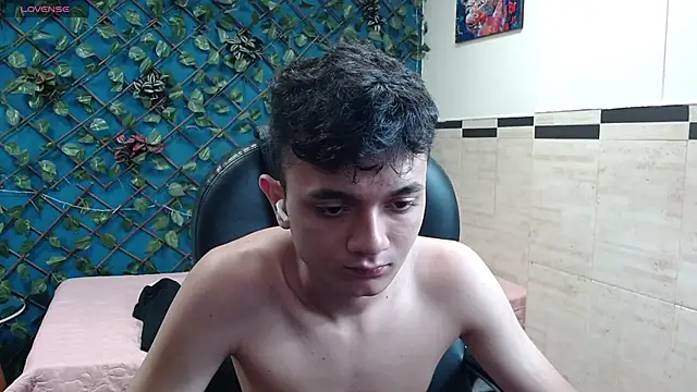 Snapshot of Waturox chatting on 11-05-25, 07:25 Waturox online show from 11-05-25, 07:25