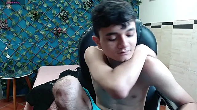 Snapshot of Waturox chatting on 11-11-25, 07:14 Waturox online show from 11-11-25, 07:14