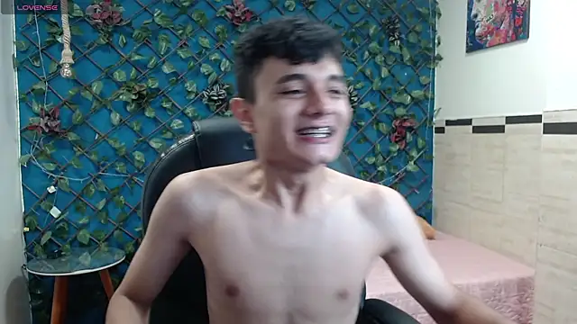 Snapshot of Waturox chatting on 11-13-25, 07:13 Waturox online show from 11-13-25, 07:13