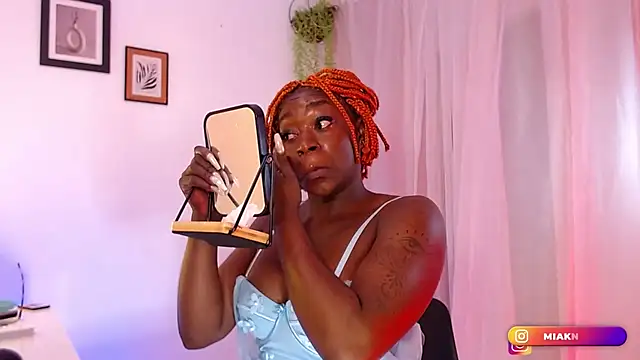 Snapshot of MiaKnox chatting on 12-26-24, 11:03 MiaKnox online show from 12-26-24, 11:03