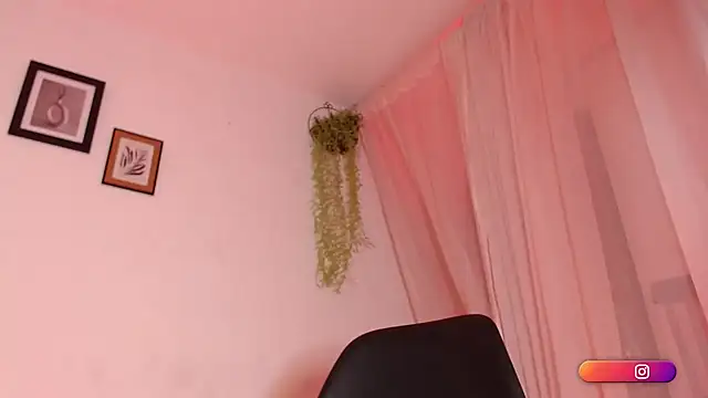 Snapshot of MiaKnox chatting on 12-27-24, 10:59 MiaKnox online show from 12-27-24, 10:59