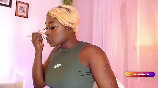 Snapshot of MiaKnox chatting on 01-16-25, 10:32 MiaKnox online show from 01-16-25, 10:32