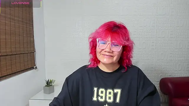 Snapshot of Salomeediaz_ chatting on 03-15-25, 02:14 Salomeediaz online show from 03-15-25, 02:14