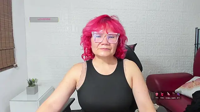 Snapshot of Salomeediaz_ chatting on 03-15-25, 11:17 Salomeediaz online show from 03-15-25, 11:17