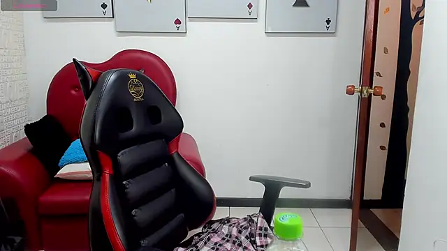 Snapshot of Salomeediaz_ chatting on 10-08-25, 09:01 Salomeediaz online show from 10-08-25, 09:01