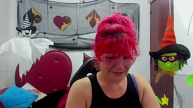 Snapshot of Salomeediaz_ chatting on 10-10-25, 09:03 Salomeediaz online show from 10-10-25, 09:03